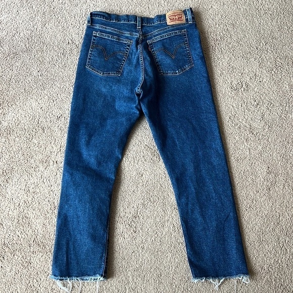 Levi’s Wedgie Straight Medium Wash Raw Hem Distressed Jeans - Picture 3 of 7